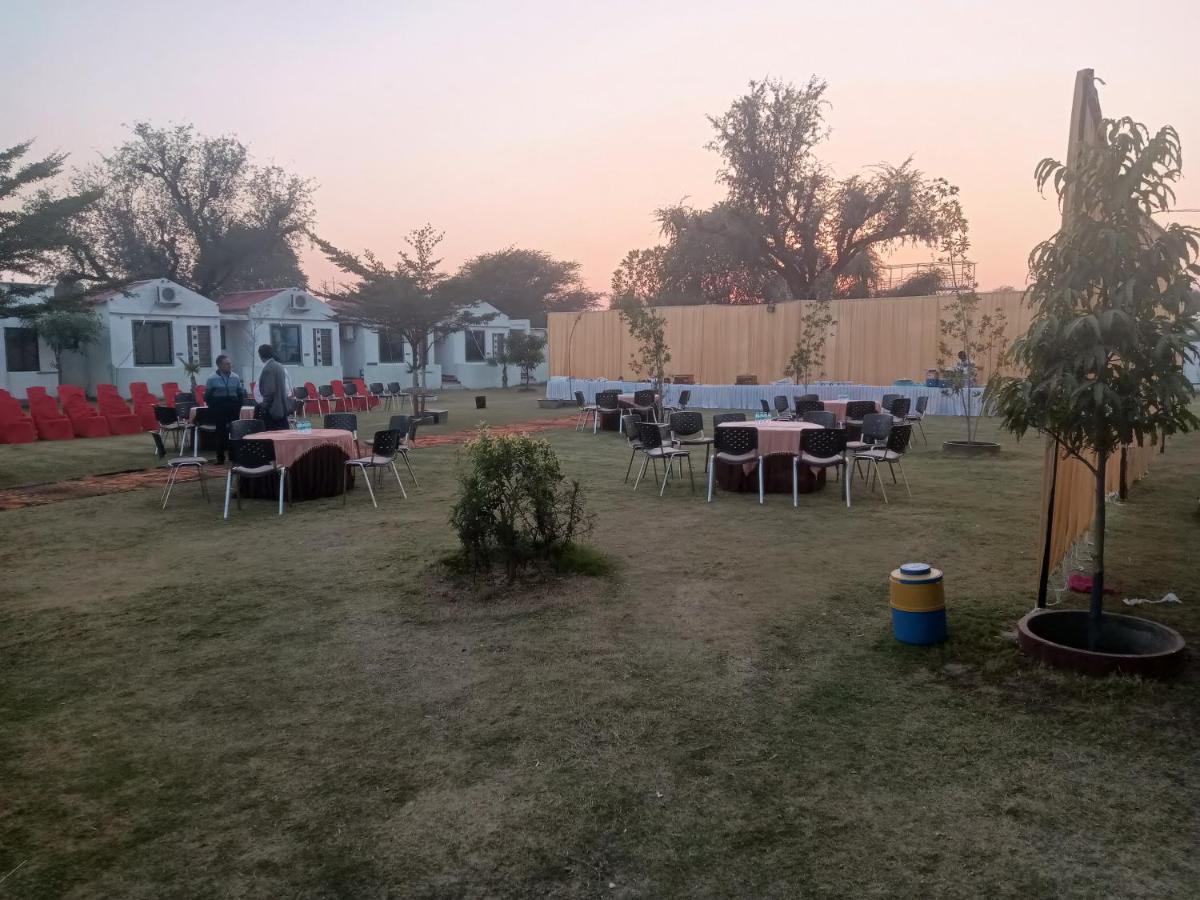 Athitya Hotel And Resort Sikar 外观 照片